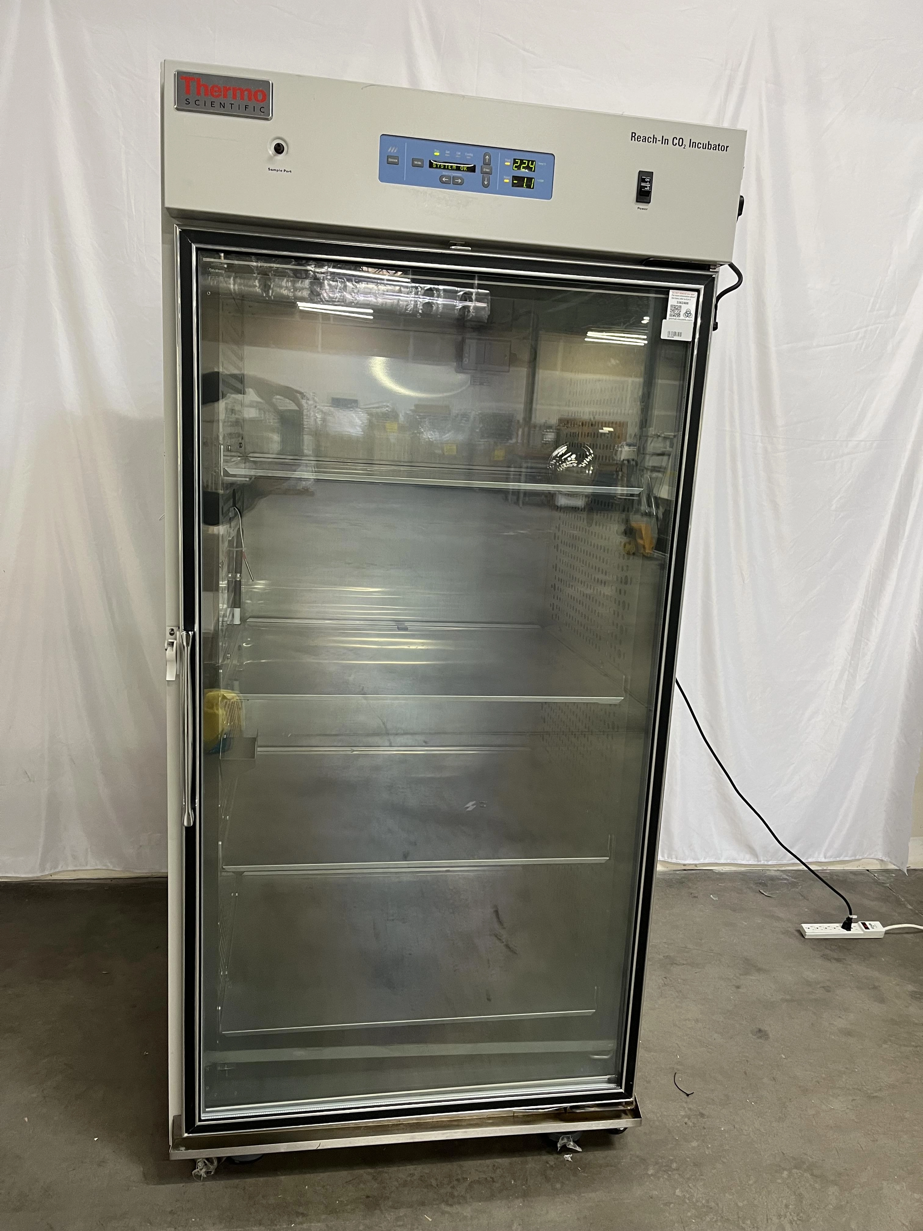 Thermo Scientific Large-Capacity Reach-In CO2 Incubator, 821 L, Polished Stainless-Steel Model 3950 - BB3362466