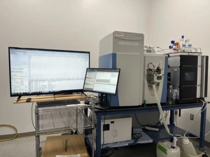 Thermo Scientific LC-MS Vanquish UHPLC System w/ Q Exactive Plus Hybrid Quadrupole-Orbitrap Mass Spectrometer