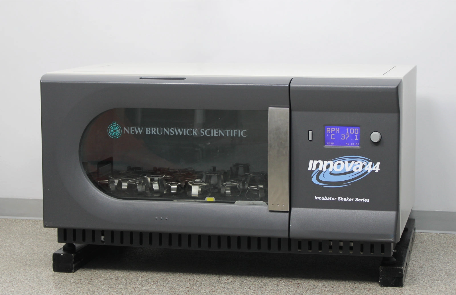 New Brunswick Scientific Innova 44 Incubator Shaker M1282-0000