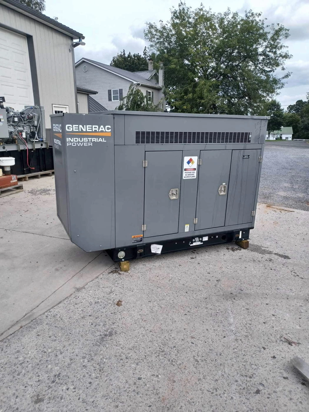 35KW Generac Natural Gas / LP Generator Set with 5.4L Ford Engine 162 hours