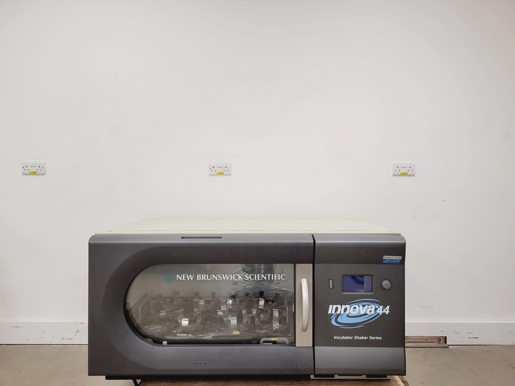 New Brunswick Innova 44R Refrigerated Shaking Incubator  Lab Spares/Repairs