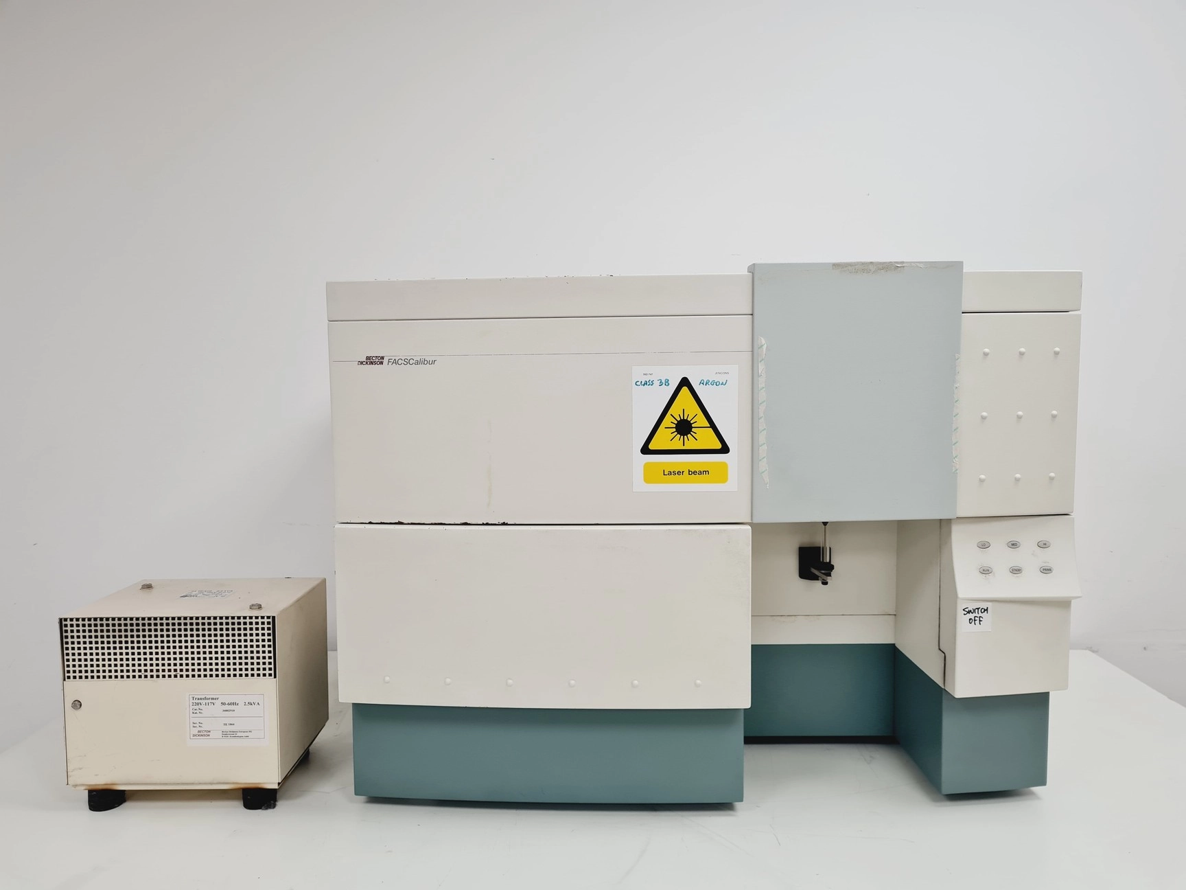 BD FACSCalibur Flow Cytometer + Transformer Lab