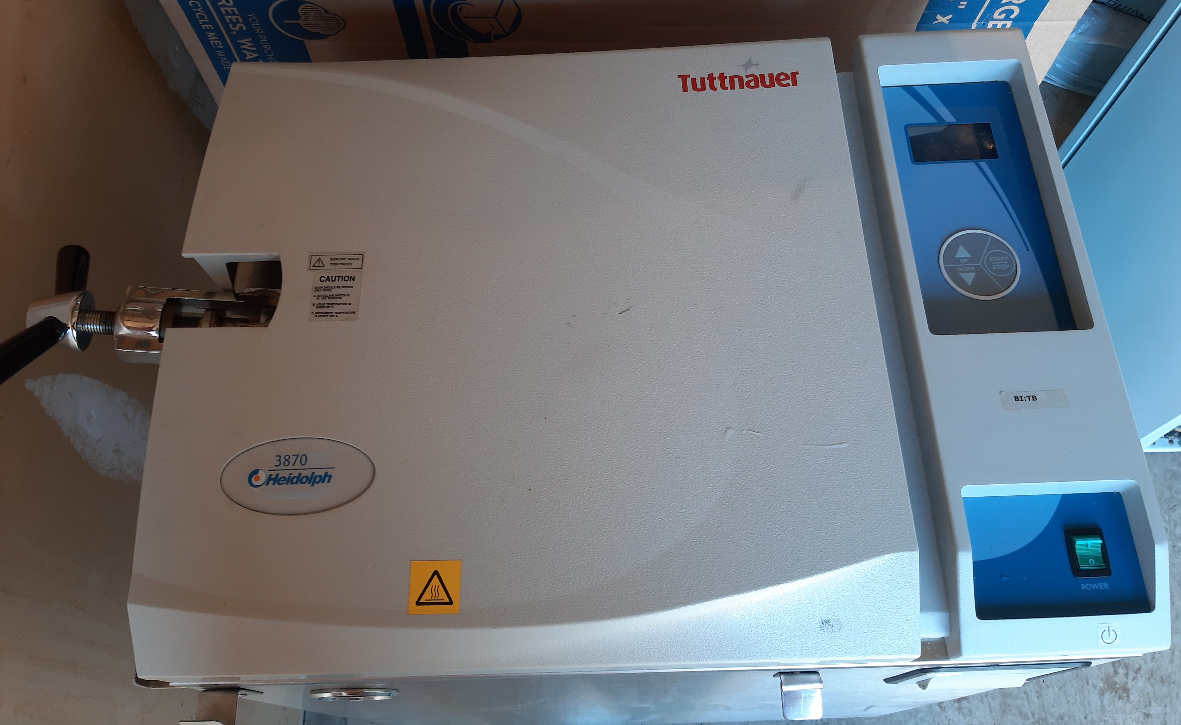 Tuttnauer 3870ELV Autoclave, Working