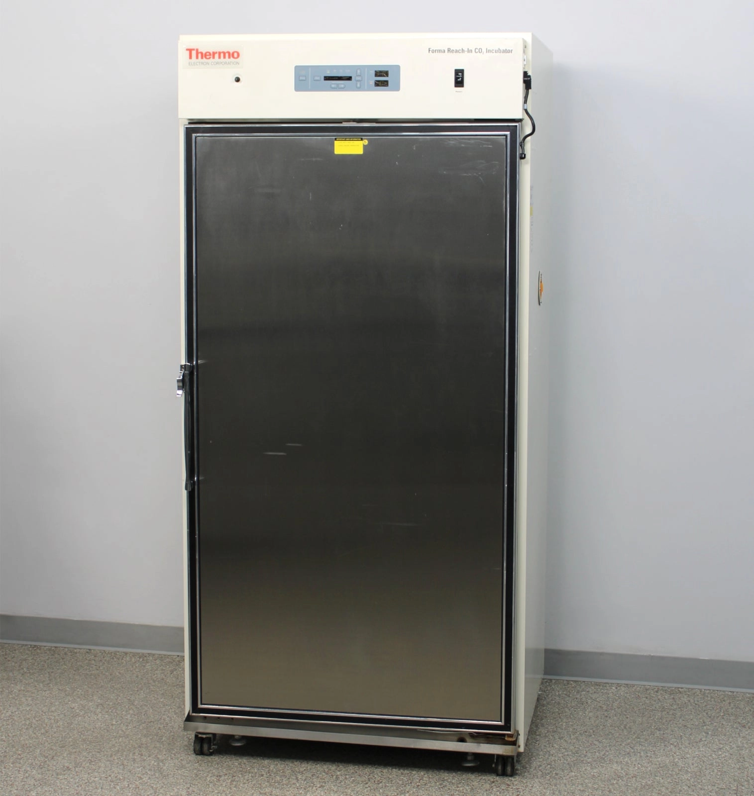 Thermo Electron 3950 Forma Reach-In CO2 Incubator with 4 Shelves