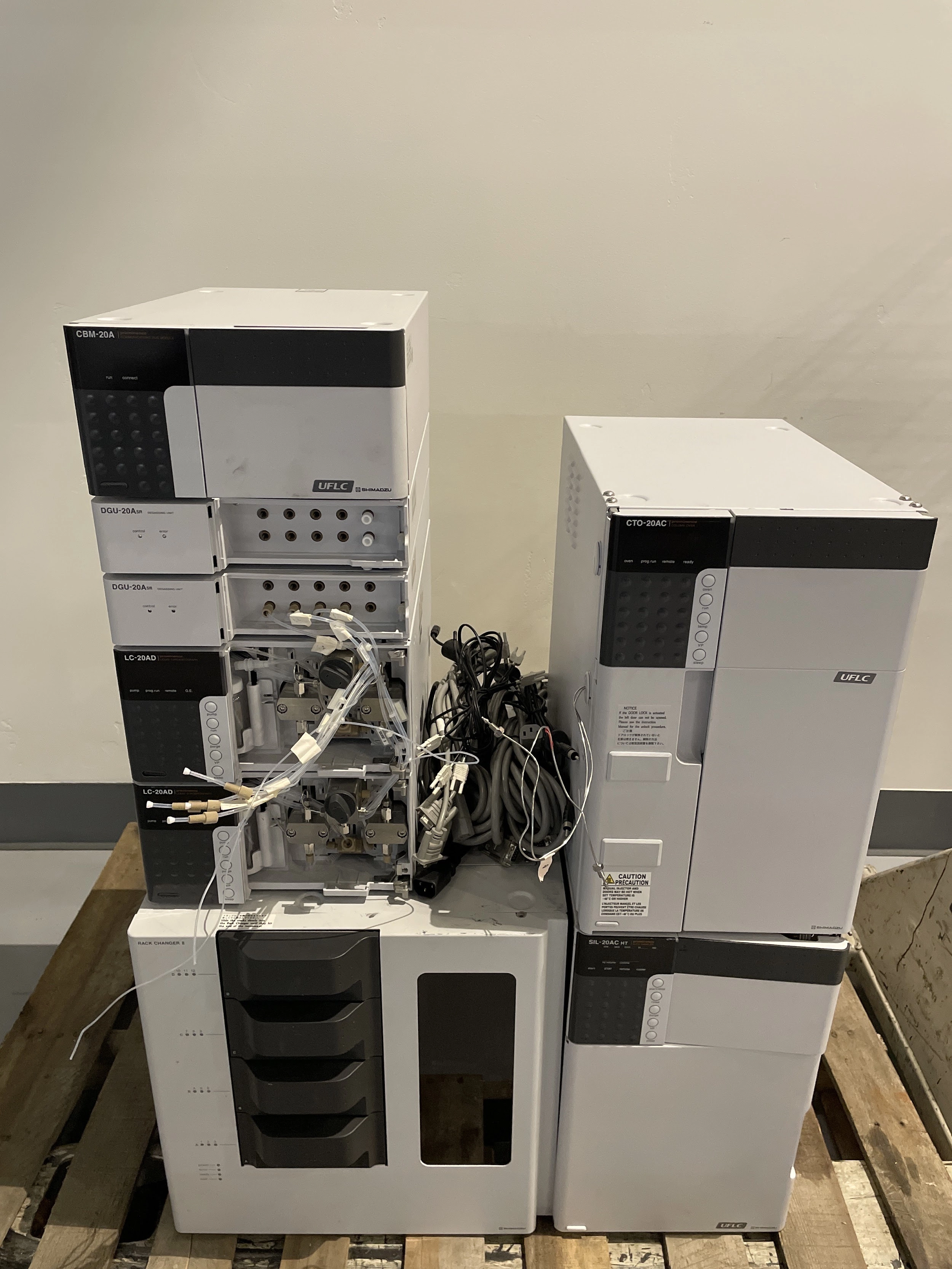 Shimadzu Prominence UFLC XR HPLC CTO-20AC LC-20AD CBM-20A DGU-20A5R LC-20ADXR