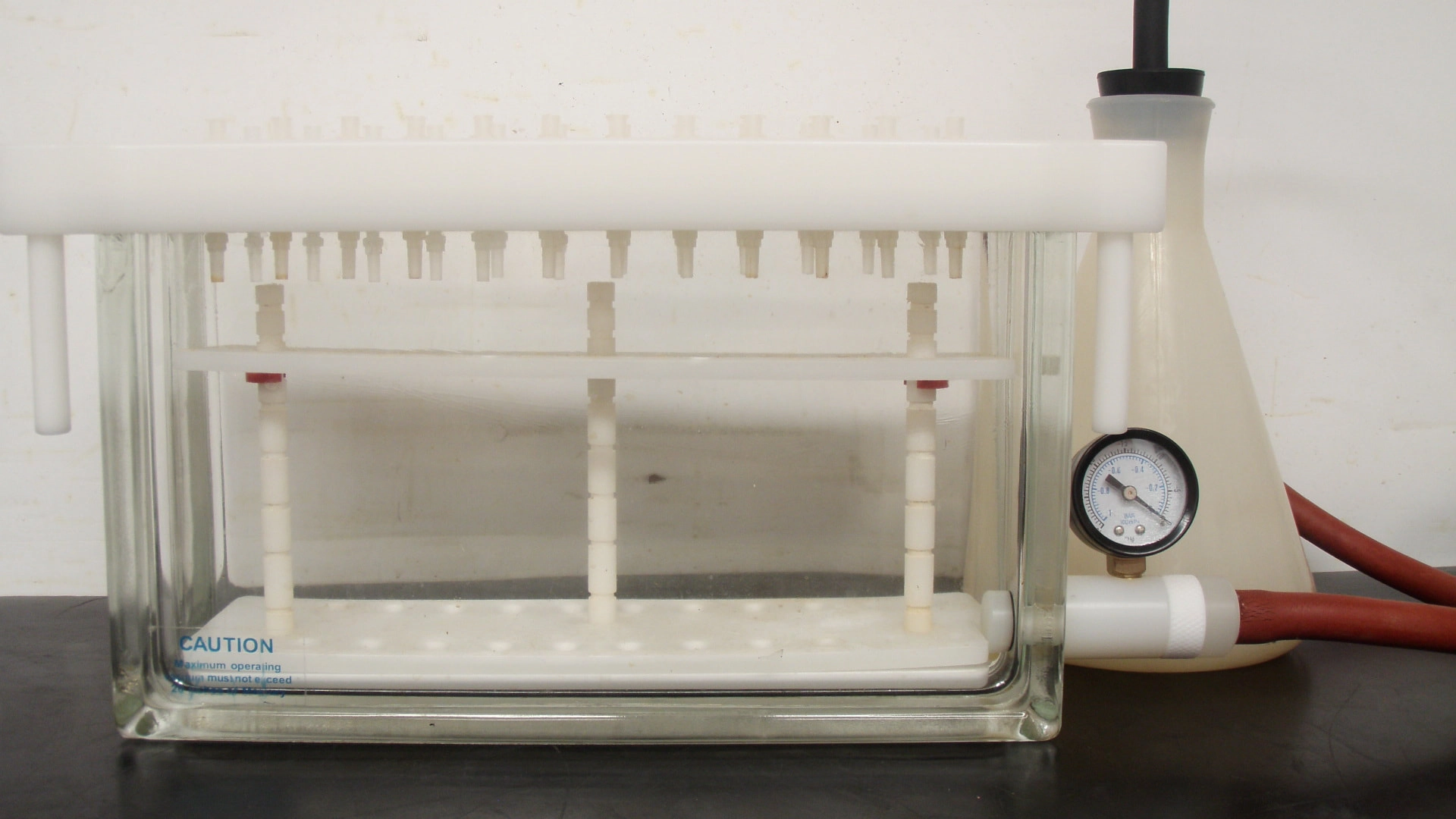 24 Position   Solid Phase Extraction System with Chamber and Manifold
