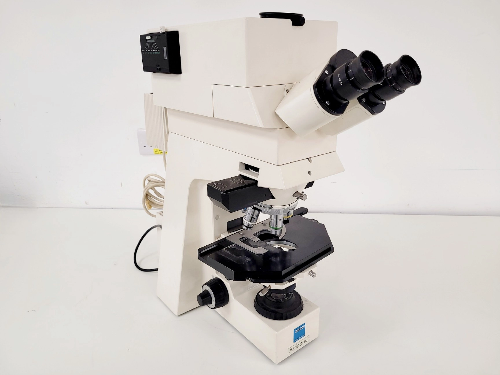 Carl Zeiss Axiophot Microscope Part No. 45 18 87 w/  5 x Zeiss Plan-NEOFLUAR