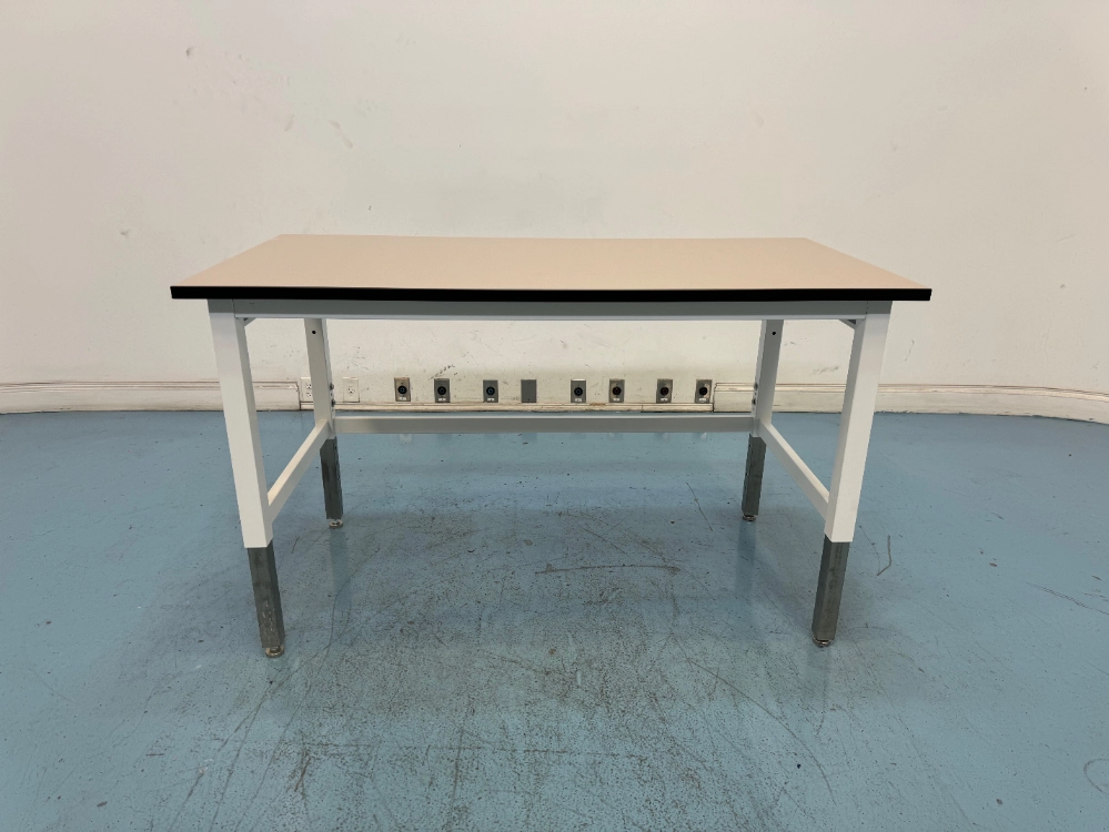 Kewaunee 4' Stationary Lab Bench