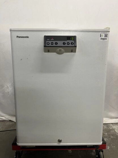 Panasonic Undercounter Lab Fridge SR-L6111W-PA