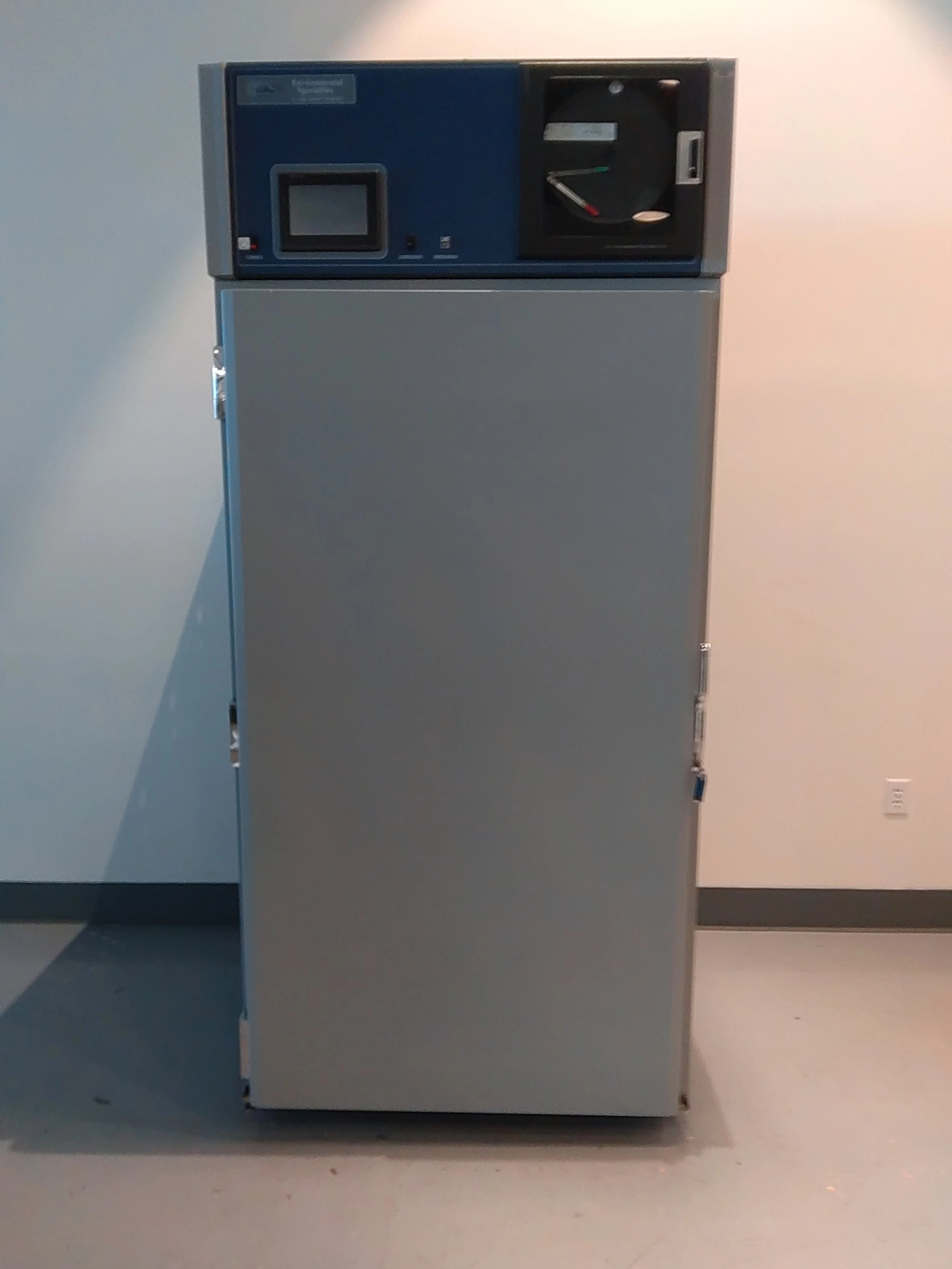 Environmental Specialties ES2000 CDM Temperature &amp; Humidity Test Chamber 2C-70C