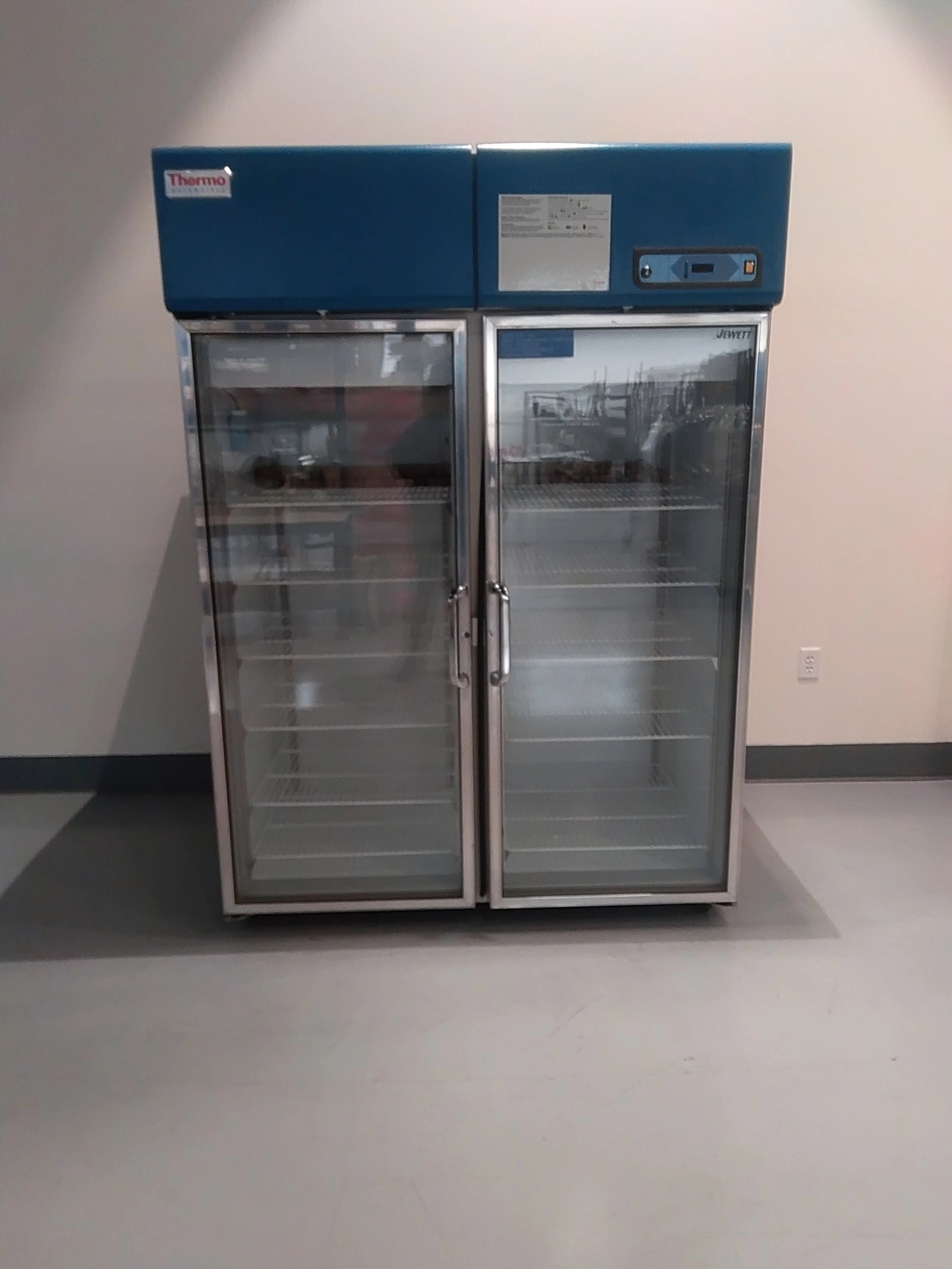 Thermo Fisher Scientific JRG5004A Refrigerator With Glass Doors 1447L 115V 60Hz