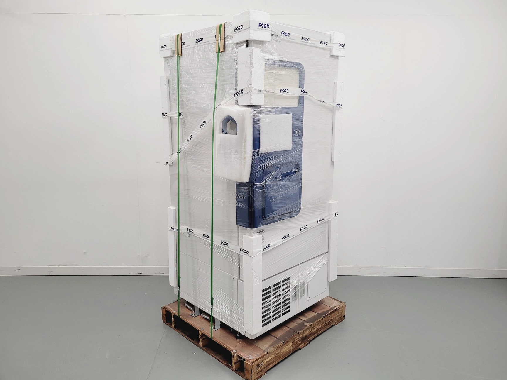 Esco Lexicon II ULT Lab Freezer with Platinum Controller Model UUS-480C-1 Lab