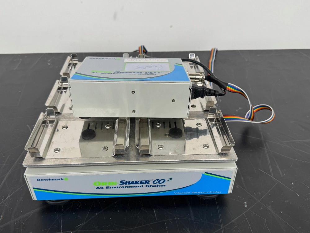 Benchmark Orbi-Shaker CO2 Shaker