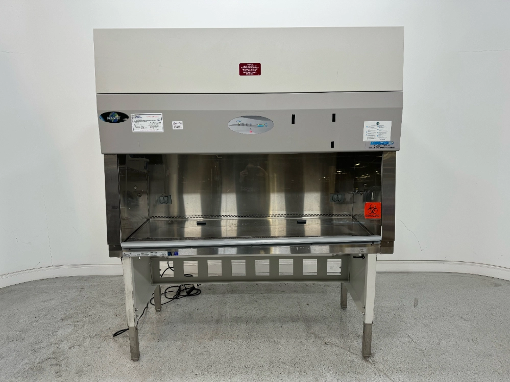 Nuaire LABGARD ES 6' BioSafety Cabinet