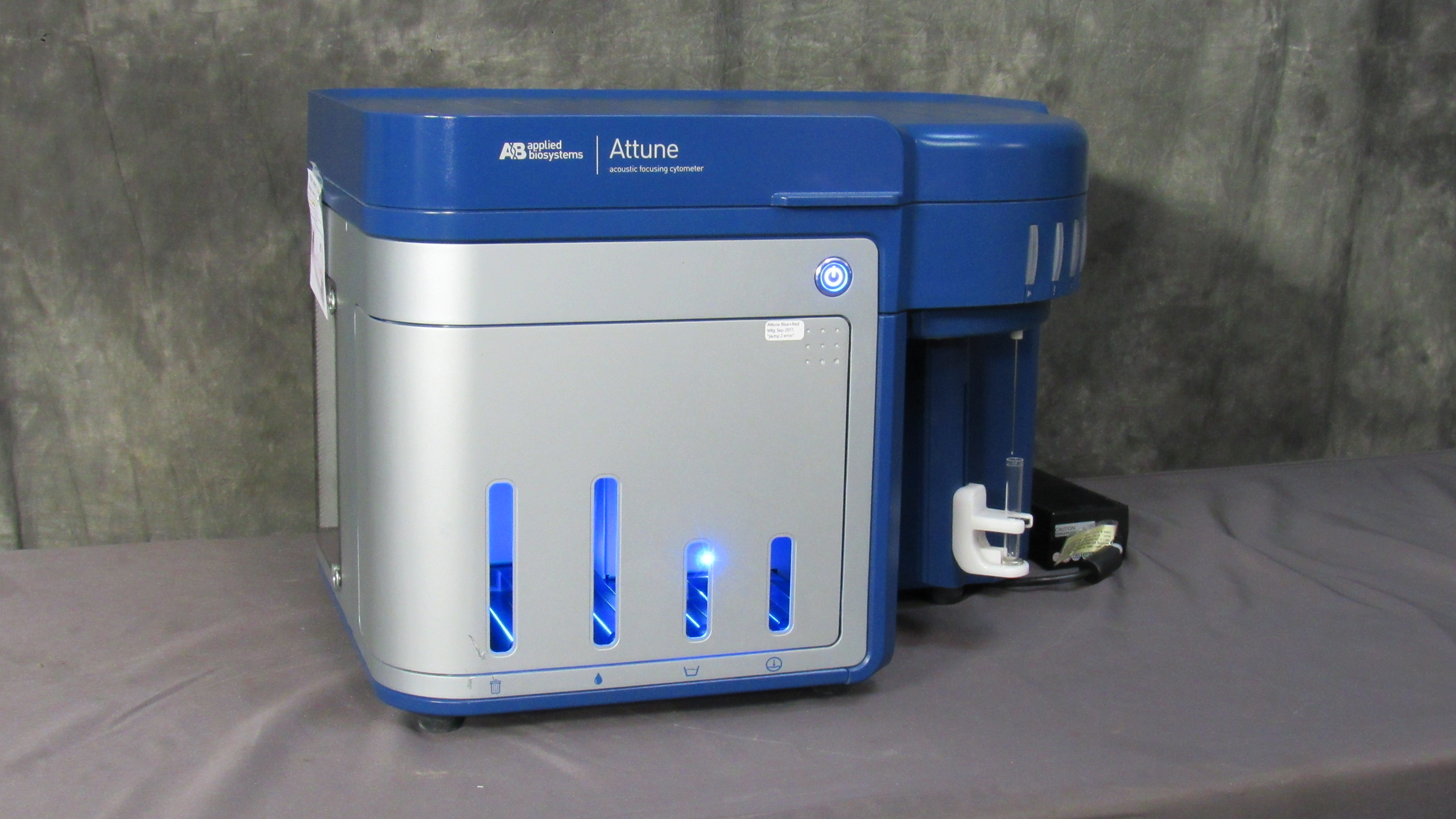 2011 Applied Biosystems 4468770 ATTUNE Acoustic Focusing Cytometer