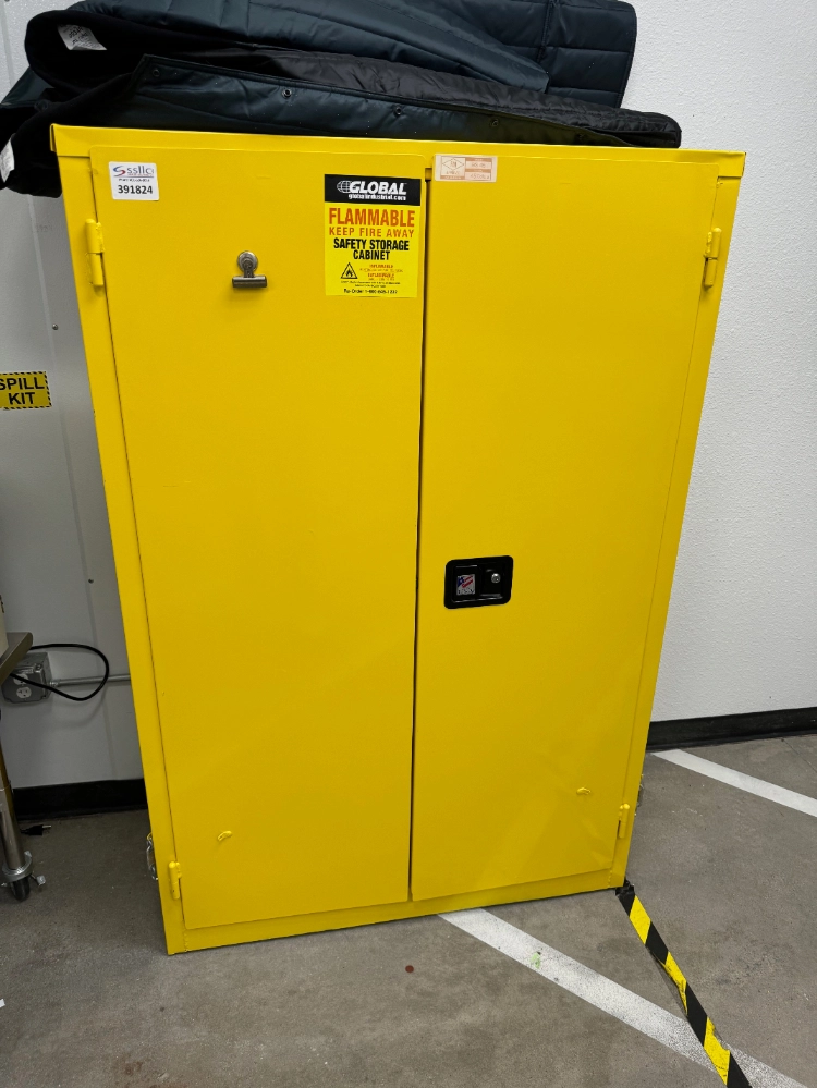 Global Industrial 45 Gallon Flammable Liquid Storage Cabinet