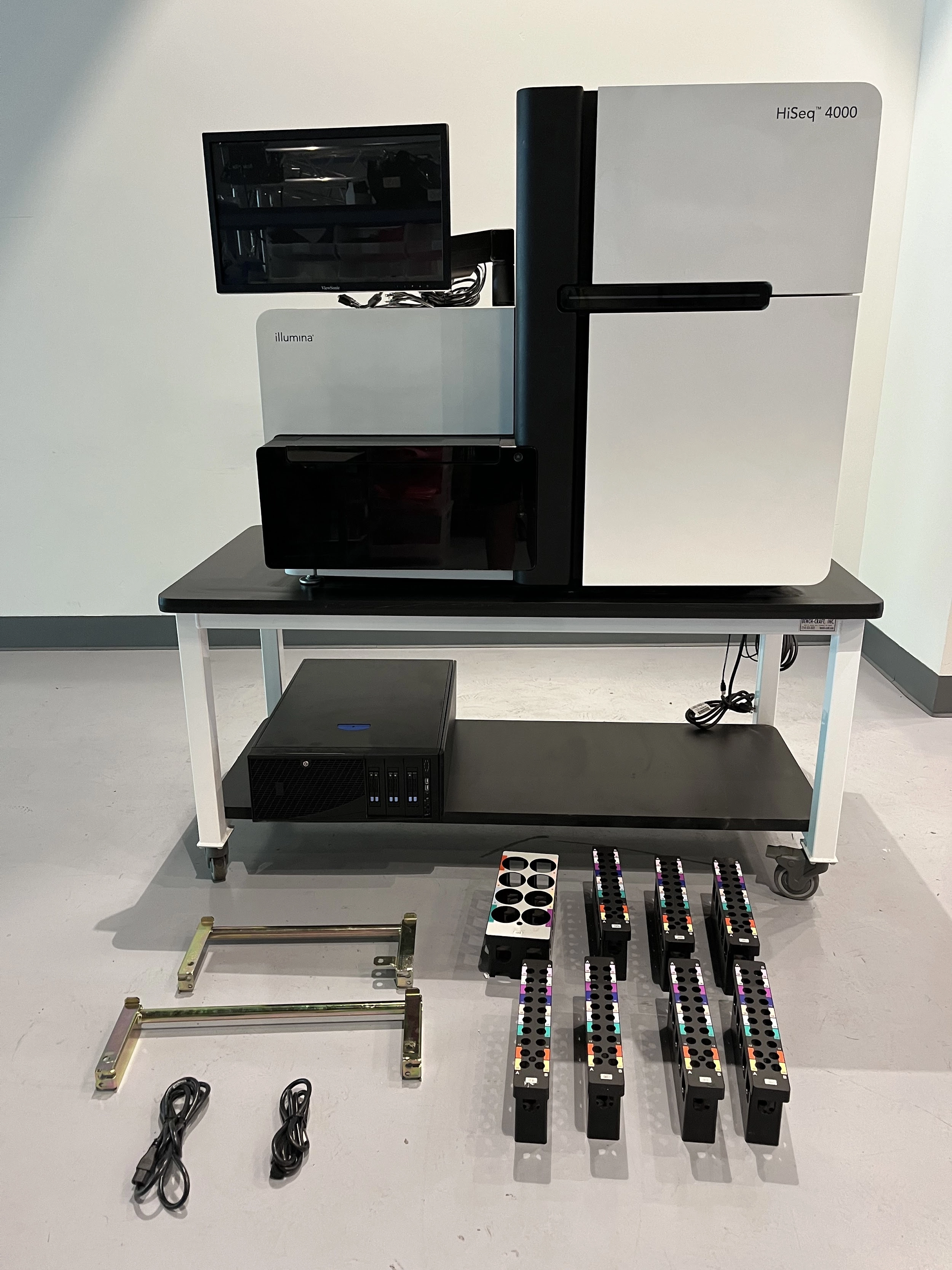 Illumina HiSeq 4000 Sequencing System SY-401-4001 With PC and Rolling Benchtop