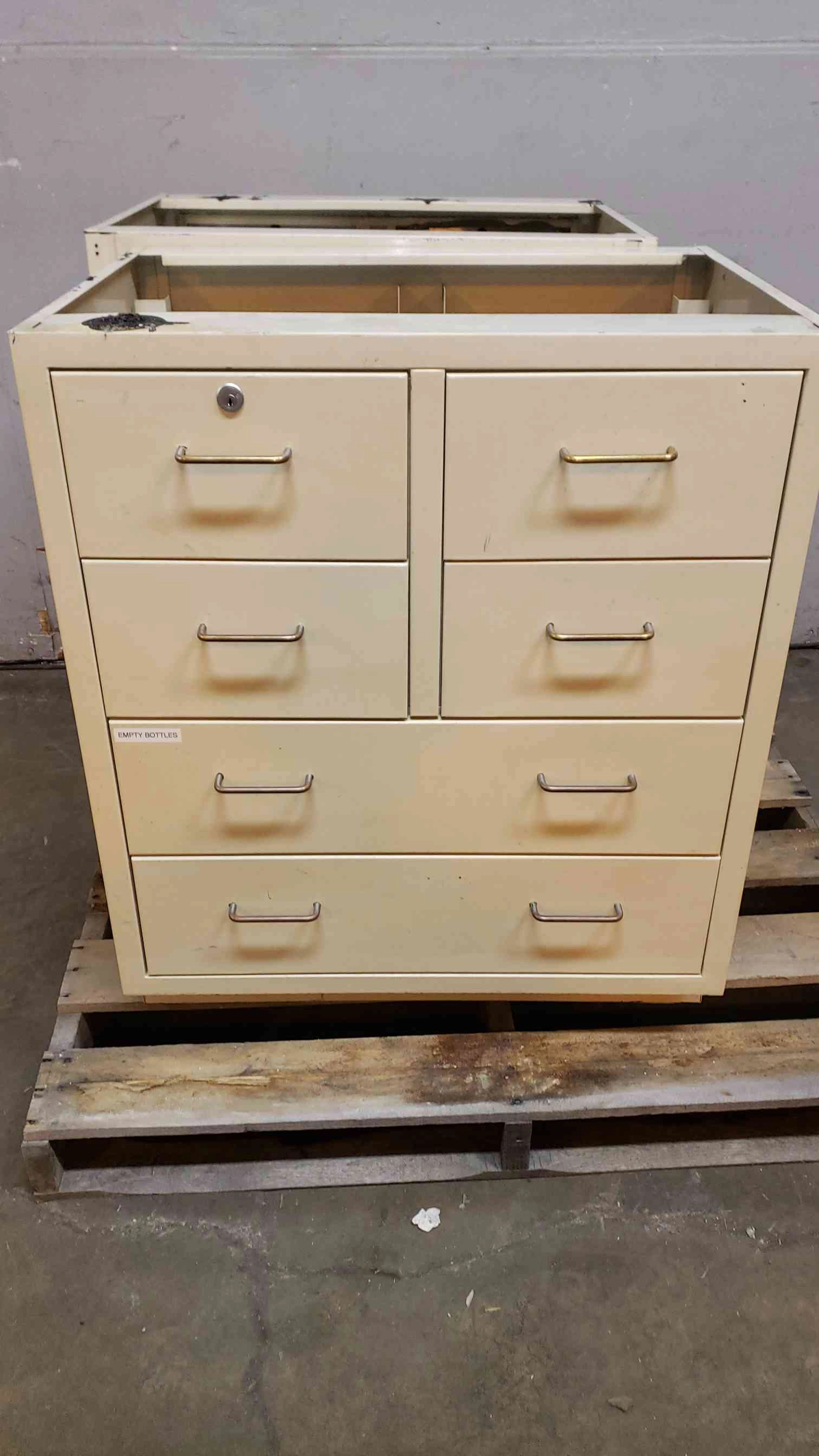 Jamestown 30" Drawer Casework W/ Lock (SKU: 106818)
