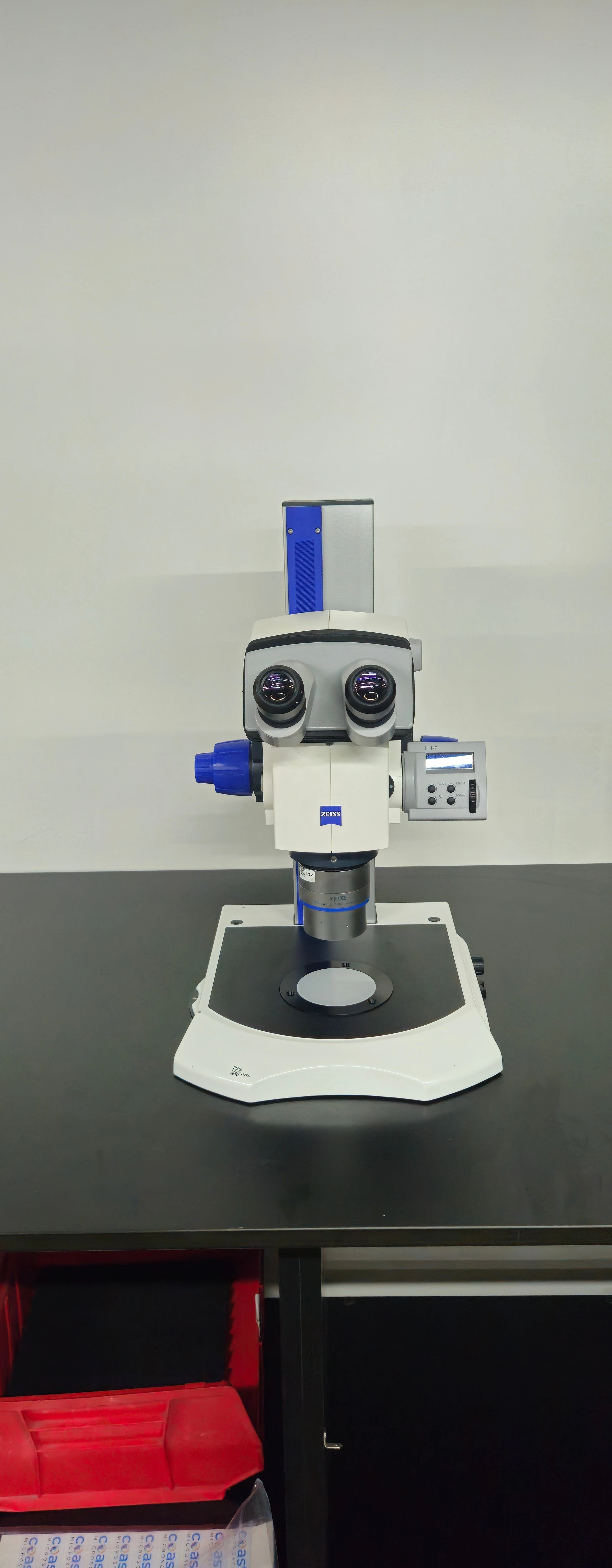 Zeiss Discovery V20 Stereo Trinocular Microscope on Manual Stand 435003-9901  Microscope