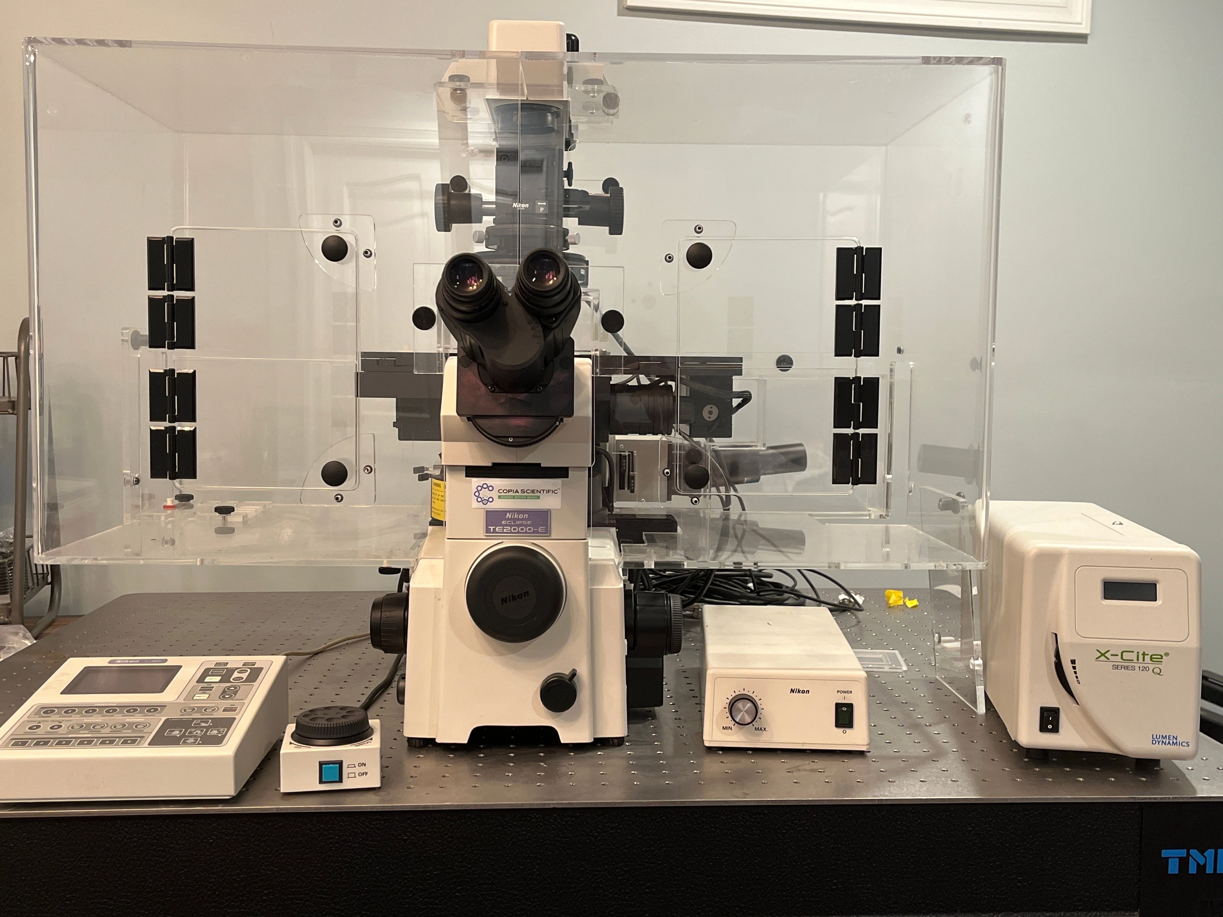 Nikon<br /> Eclipse TE2000-E Inverted Phase Contrast Fluorescence Motorized with Cage Incubator Enclosure   Microscope