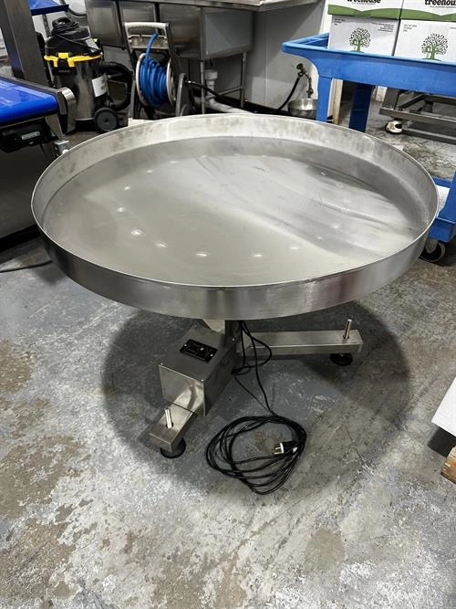 39" Diameter Stainless Steel Accumulating Table