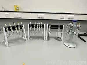 Lot of 18 Pipettes on Stands