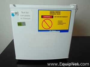 Lot 296 Listing# 1027331 Fisher Scientific 97-915-1 Mini Refrigerator