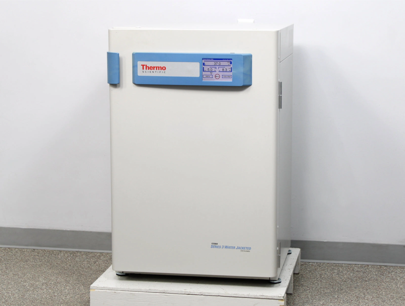 Thermo Scientific 4140 Forma Series 3 Water Jacketed CO2 Incubator and 3 Shelves