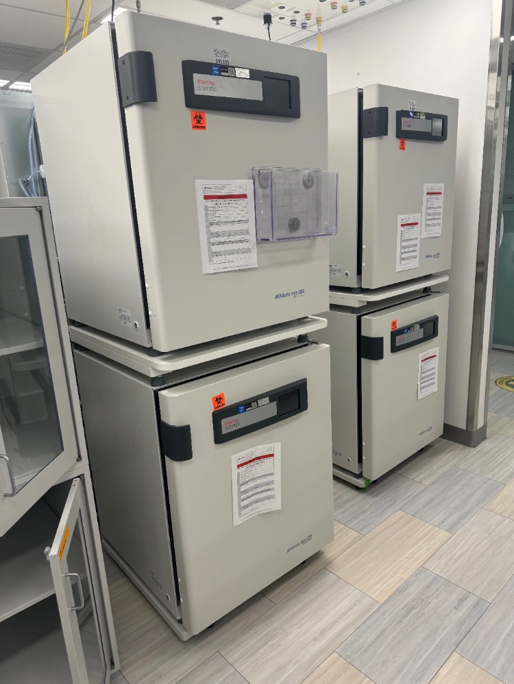 Thermo HERACell VIOS 250i Doublestack CO2 Incubator