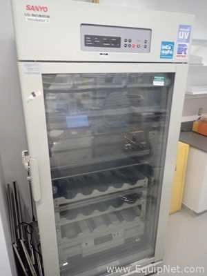 Lot 171 Listing# 1056091 Sanyo MCO-80IC CO2 Incubator With Wheaton R2P 2.0 Rollers