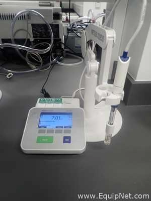 Lot 250 Listing# 1056052 Mettler Toledo Seven Compact pH/Ion S220 pH Meter with Probe and Stand