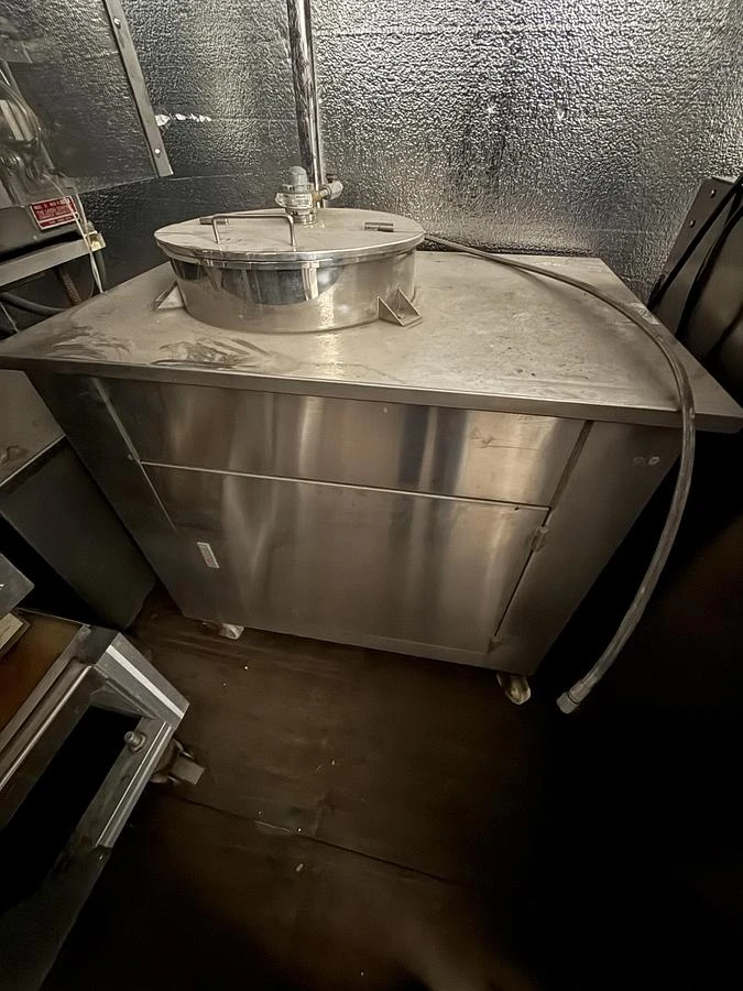 S.S. Solution Tank with Screen