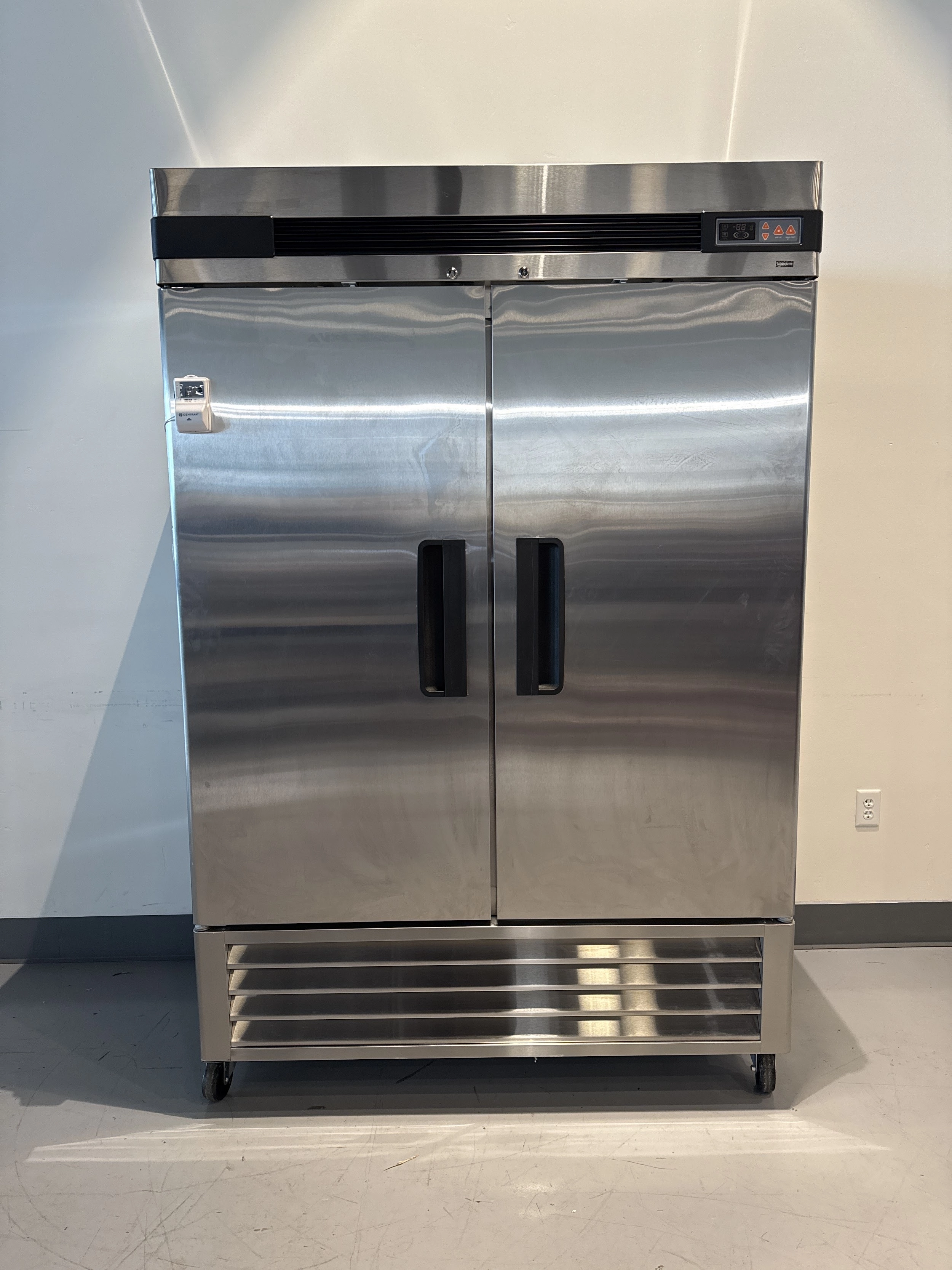Summit / Accucold ARS49ML Upright Reach-In Medical Refrigerator With 8x Shelves