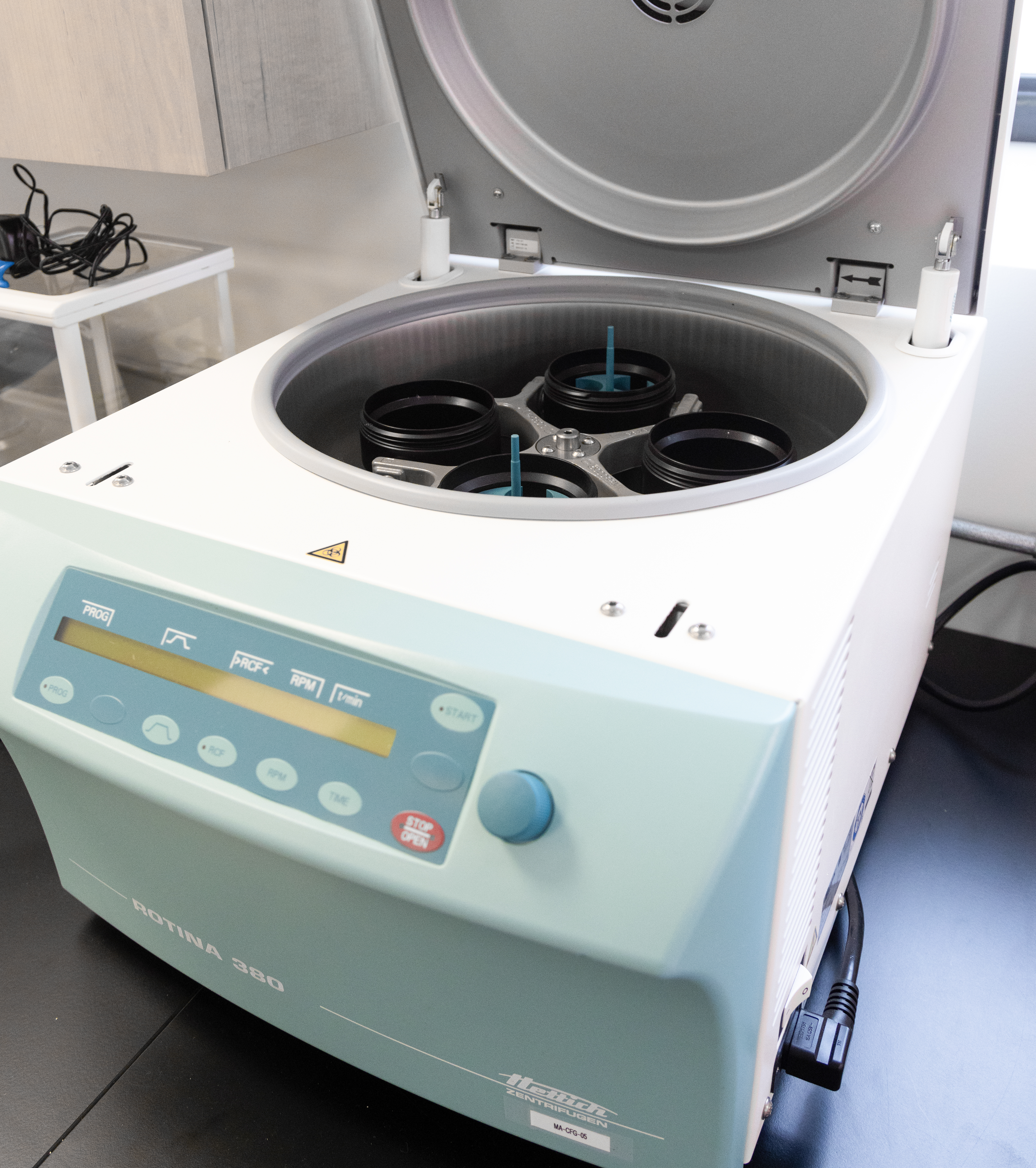 Hettich Rotina 380 Centrifuge