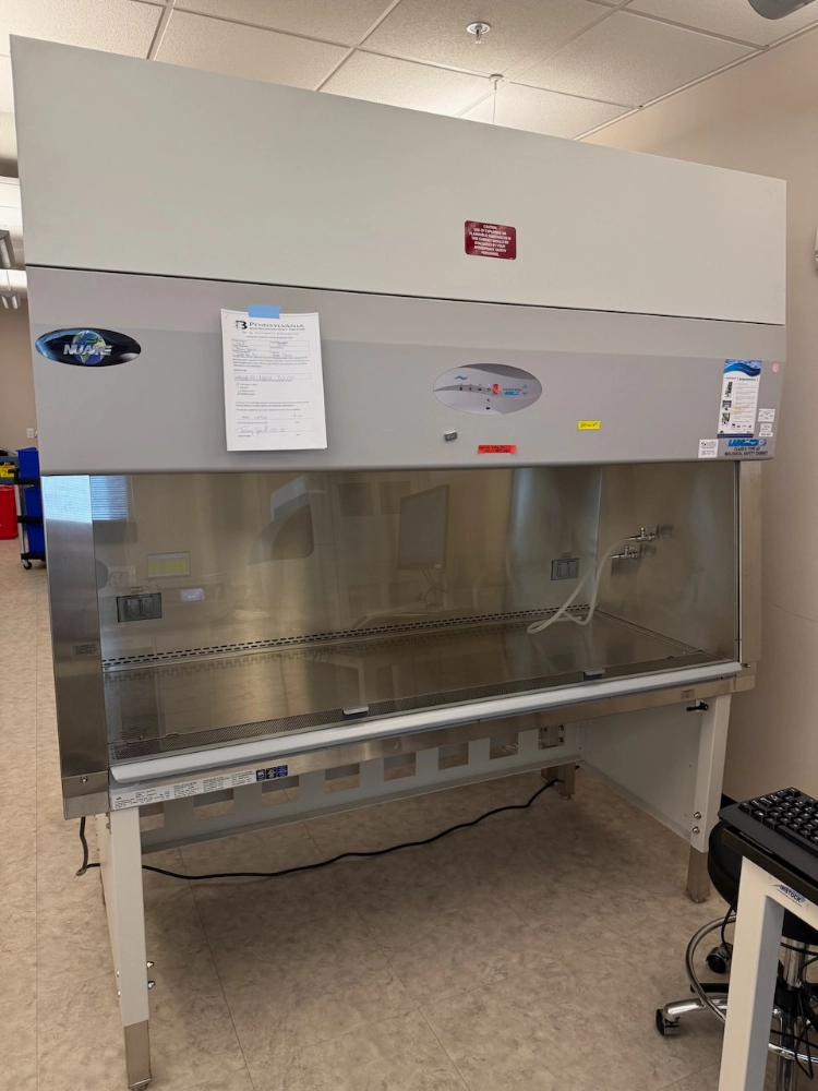 Nuaire LabGard ES 6' BioSafety Cabinet