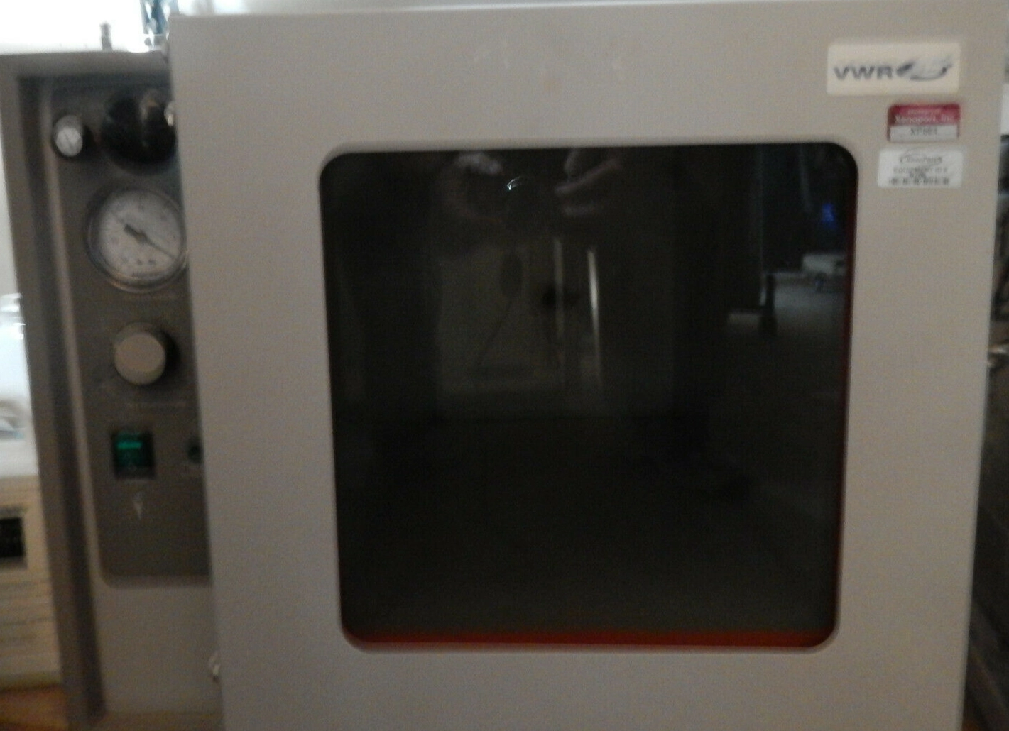 VWR 1410 Benchtop Vacuum oven