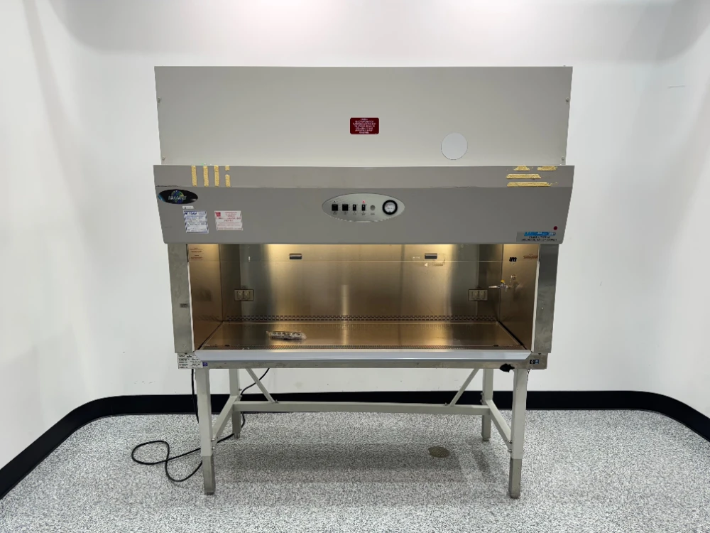 Nuaire LabGard ES 6' BioSafety Cabinet