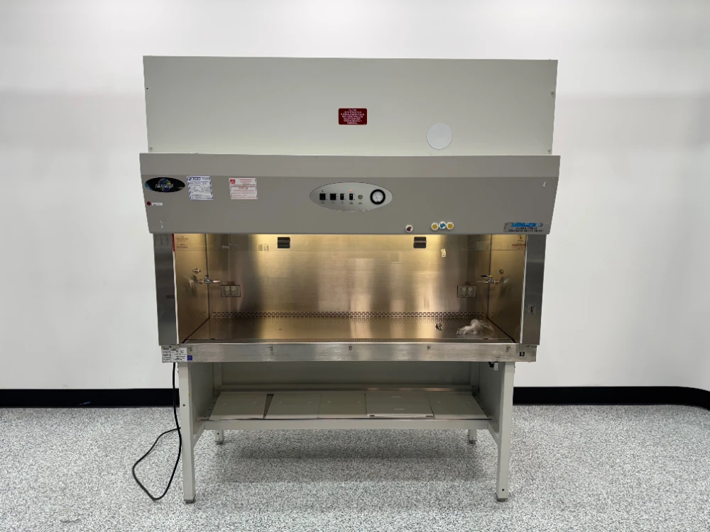 Nuaire LabGard ES 6' BioSafety Cabinet
