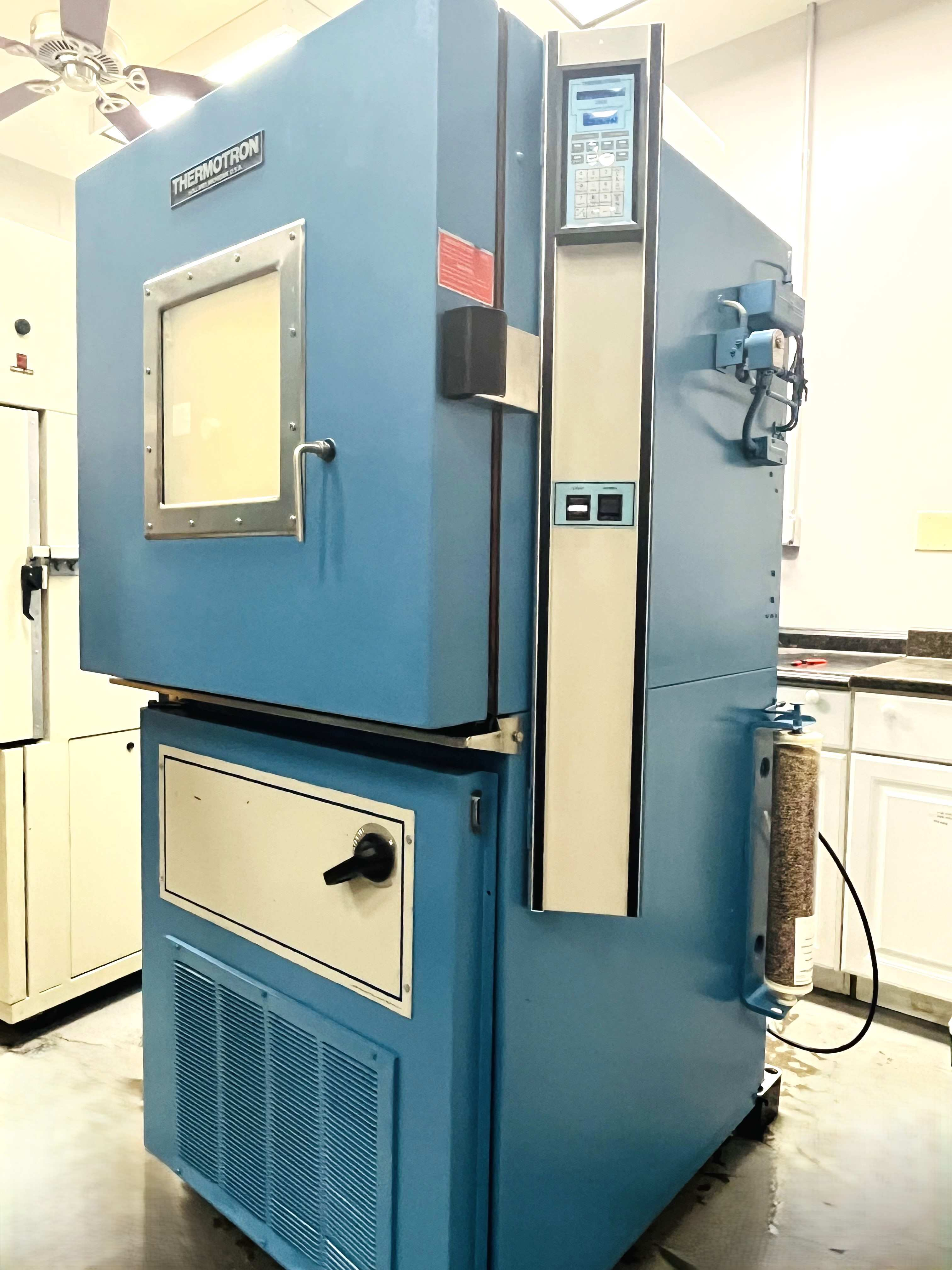 Environmental Chamber -Thermotron SM-8C Temperature/Humidity environmental Chamber (-65C to +170C, Humidity 20% to 95%)