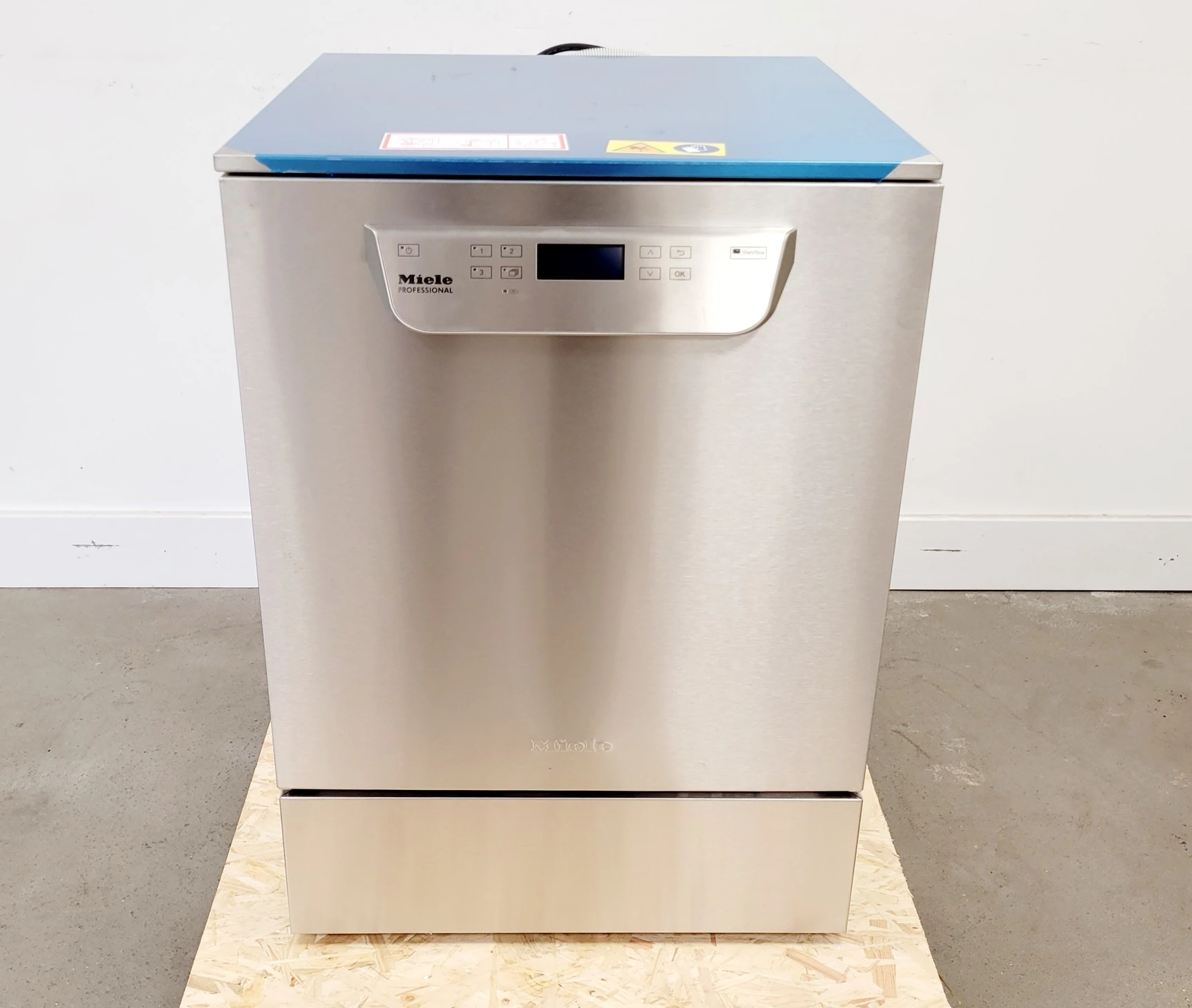 Miele Laboratory Dishwasher Type - GG05  Model - PG 8504 Lab