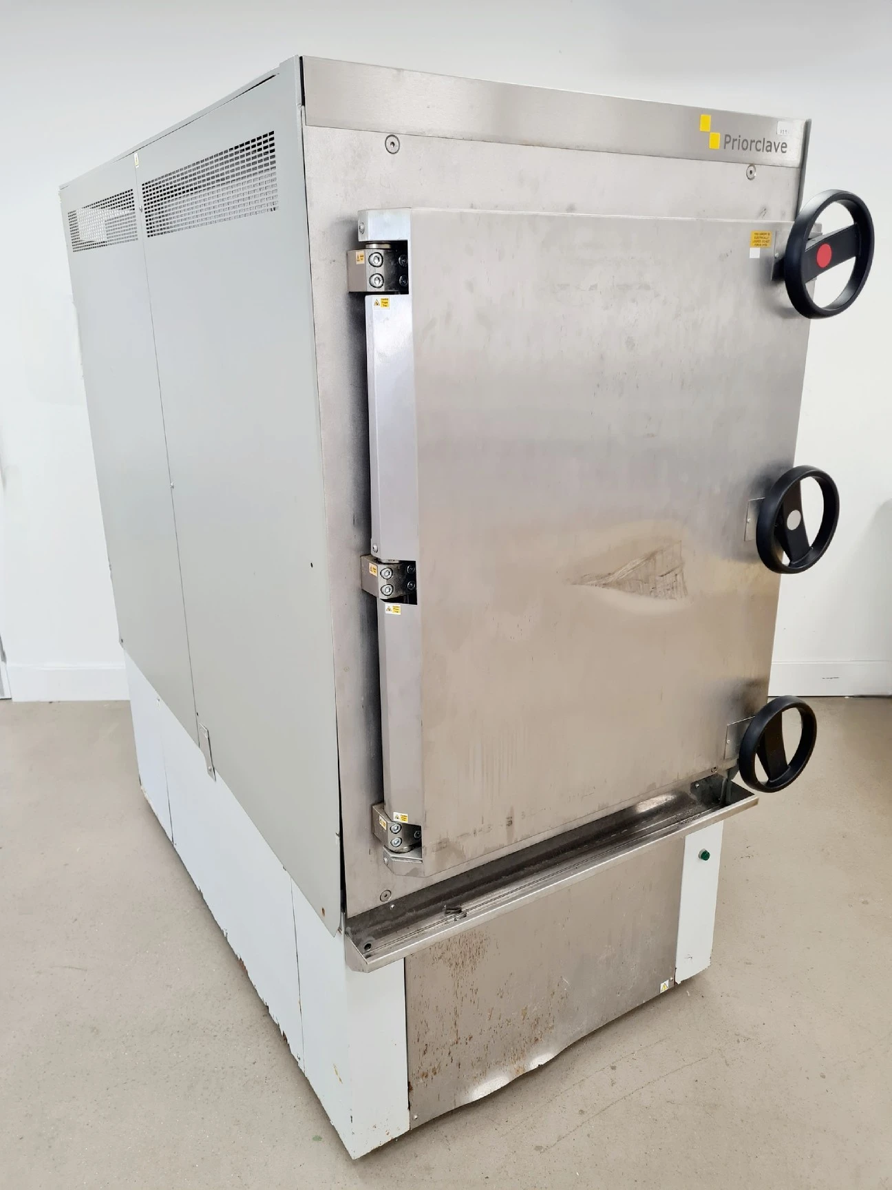 Priorclave PS/RSC/SH850J Front Loading Autoclave With Loading Trolly