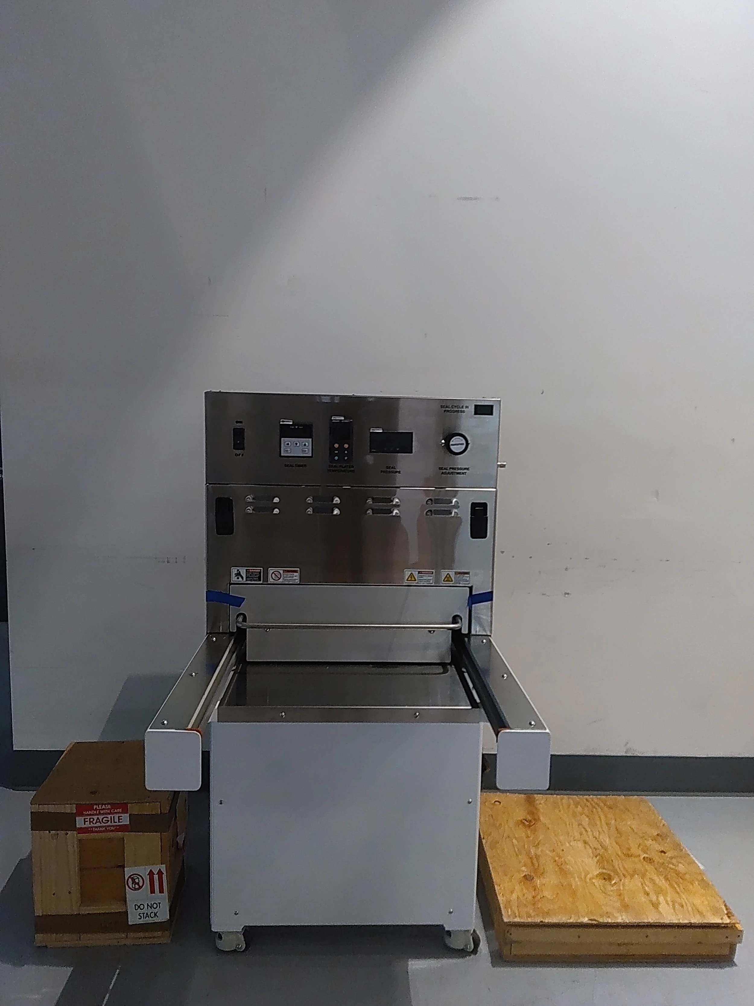 Belco Packaging Systems BM2020-E2W1 Medical Tray Sealer With Accessories