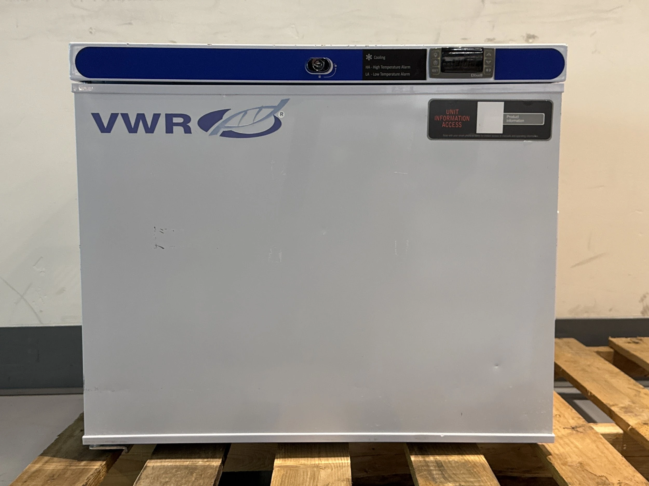 VWR HCUCFS0120LH Plus Series Freestanding Countertop and Undercounter Freezer