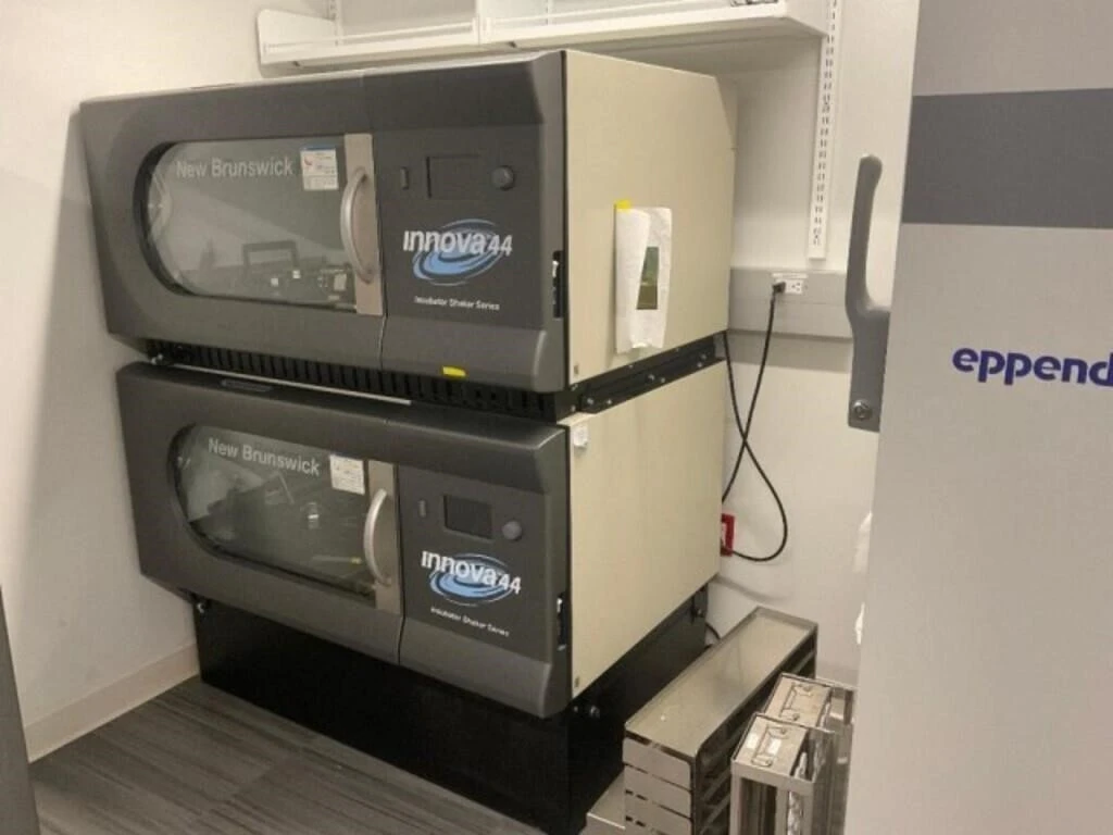 Eppendorf New Brunswick Innova 44R &ndash; Double Stack Incubator Shaker