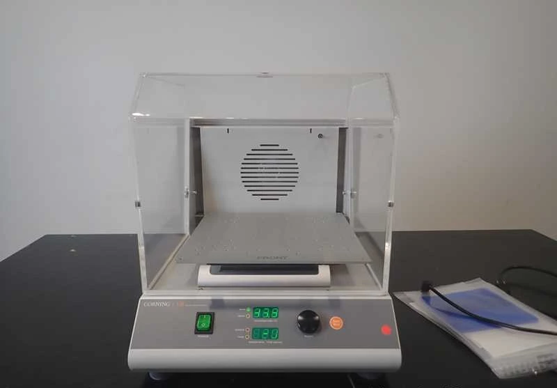 Corning LSE Benchtop Shaking Incubator with Platform (Mfg. Date Oct. 2021)