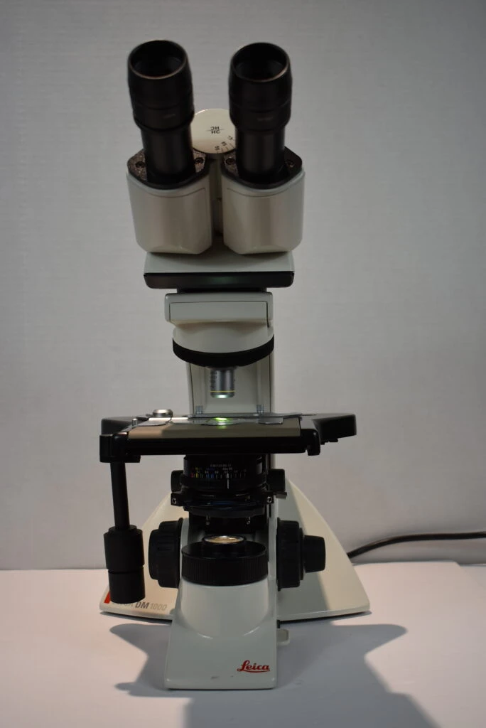 Leica DM1000 Microscope