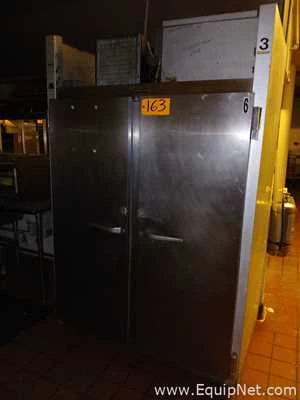 Lot 163 Listing# 1061882 Traulsen G20010 52in 2-Section Solid Door Reach-In Refrigerator