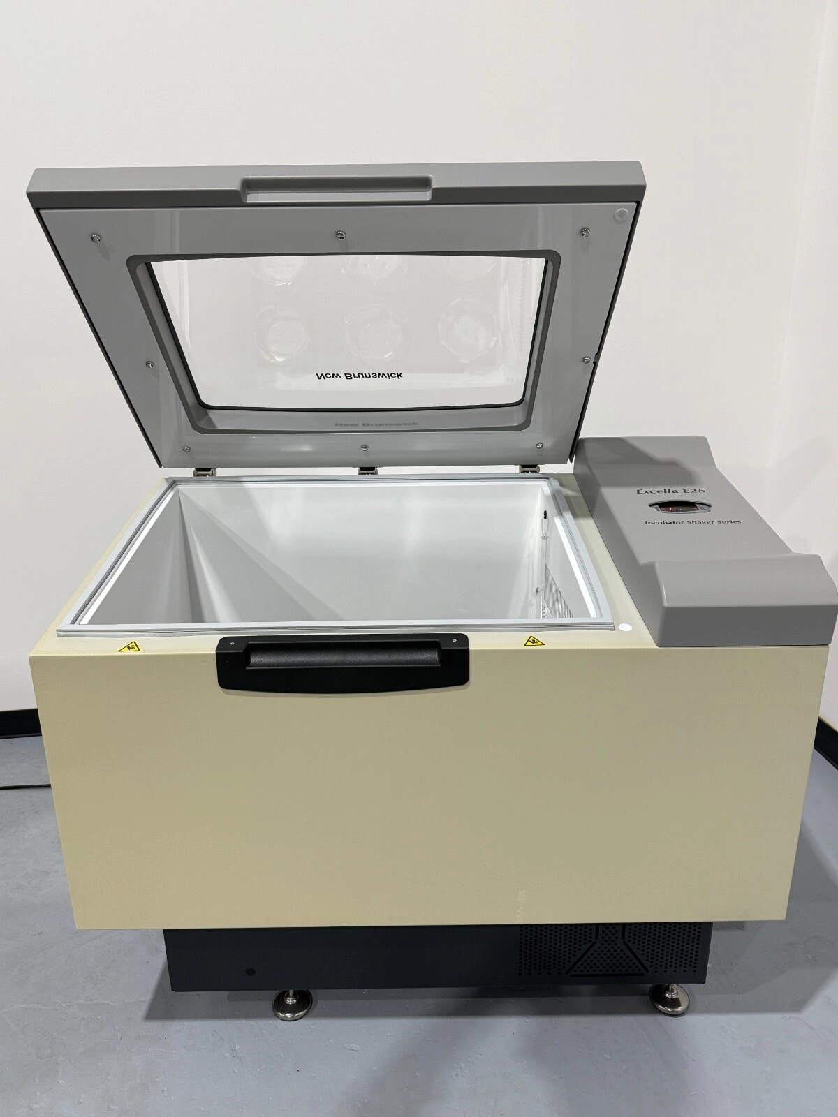 Eppendorf New Brunswick Excella 25R refrigerated i