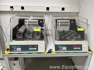 Lot 97 Listing# 952127 Lot of 2 Off New Brunswick Scientific Innova 4000 Incubator Shakers
