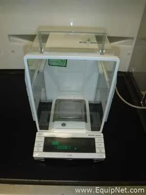 Lot 243 Listing# 868621 Mettler Toledo AT200 Balance with Mettler Toledo Power Supply